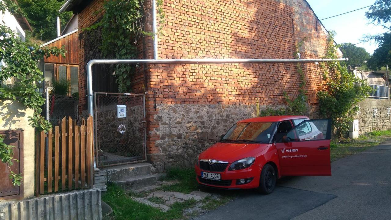 U Babicky A Jeji Psi Smecky Guest House Weselitschko Exterior foto